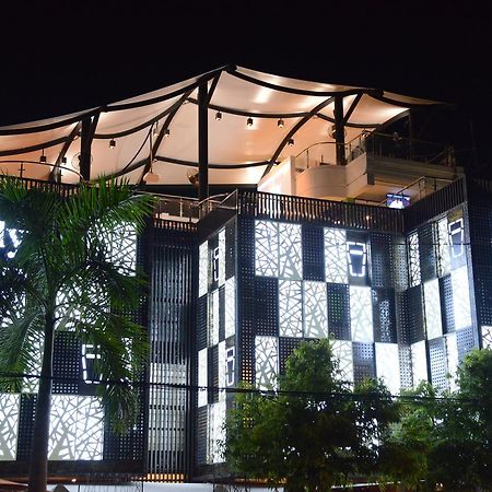 Ned Kelly Hotel & Irish Pub มัณฑะเลย์ ภายนอก รูปภาพ